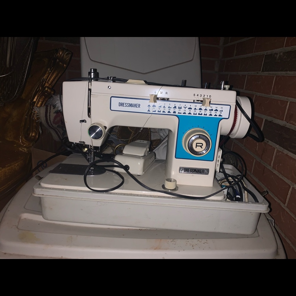 Sewing machine - Picture 5 of 5